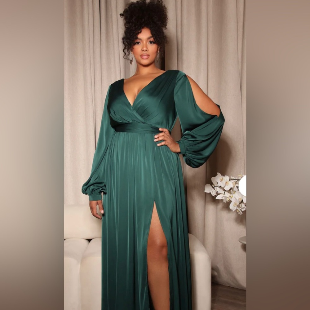 Plus green satin dress. Bridesmaid/Wedding guest/ Any occasion